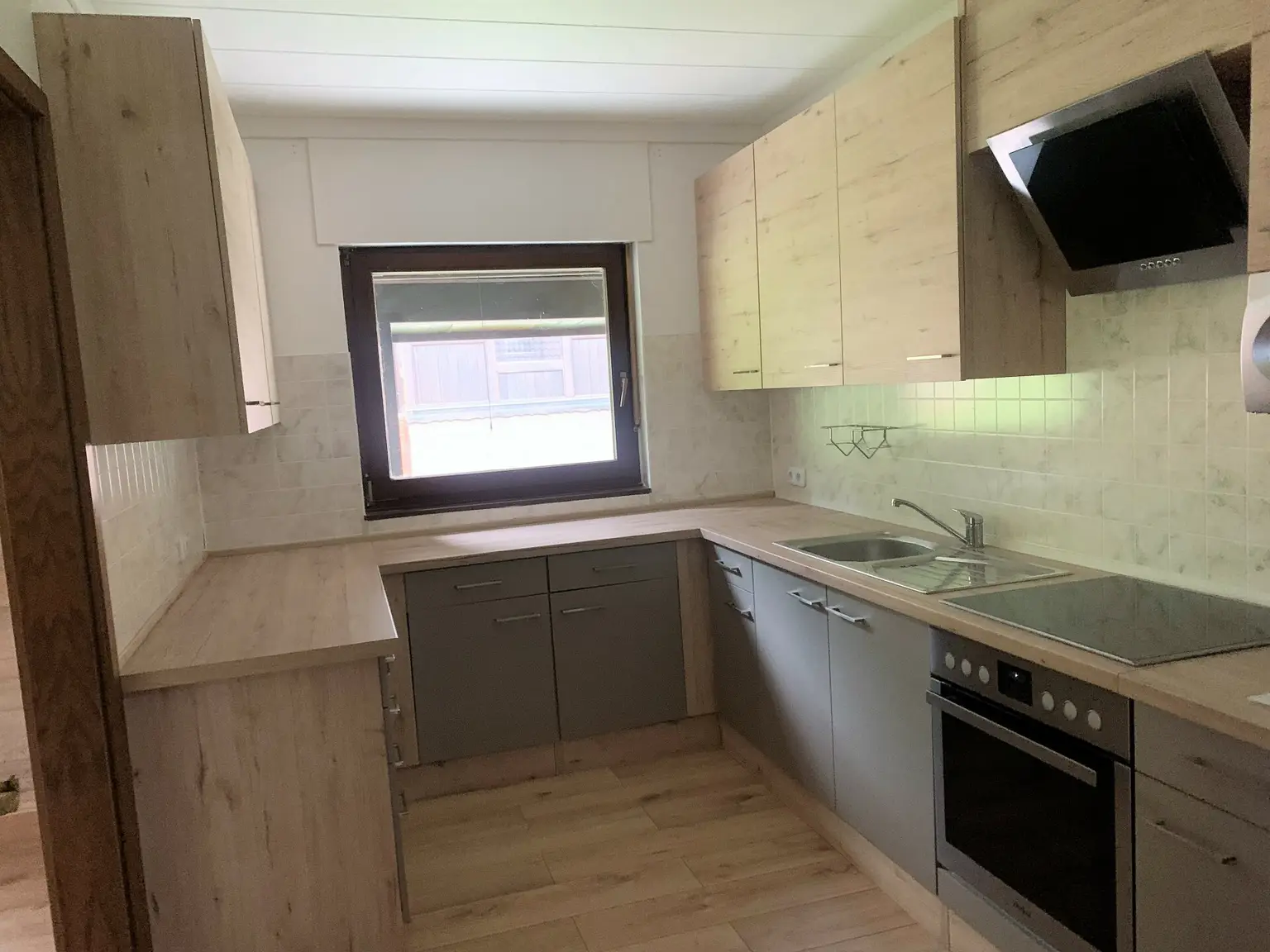 gepflegte Einbauküche