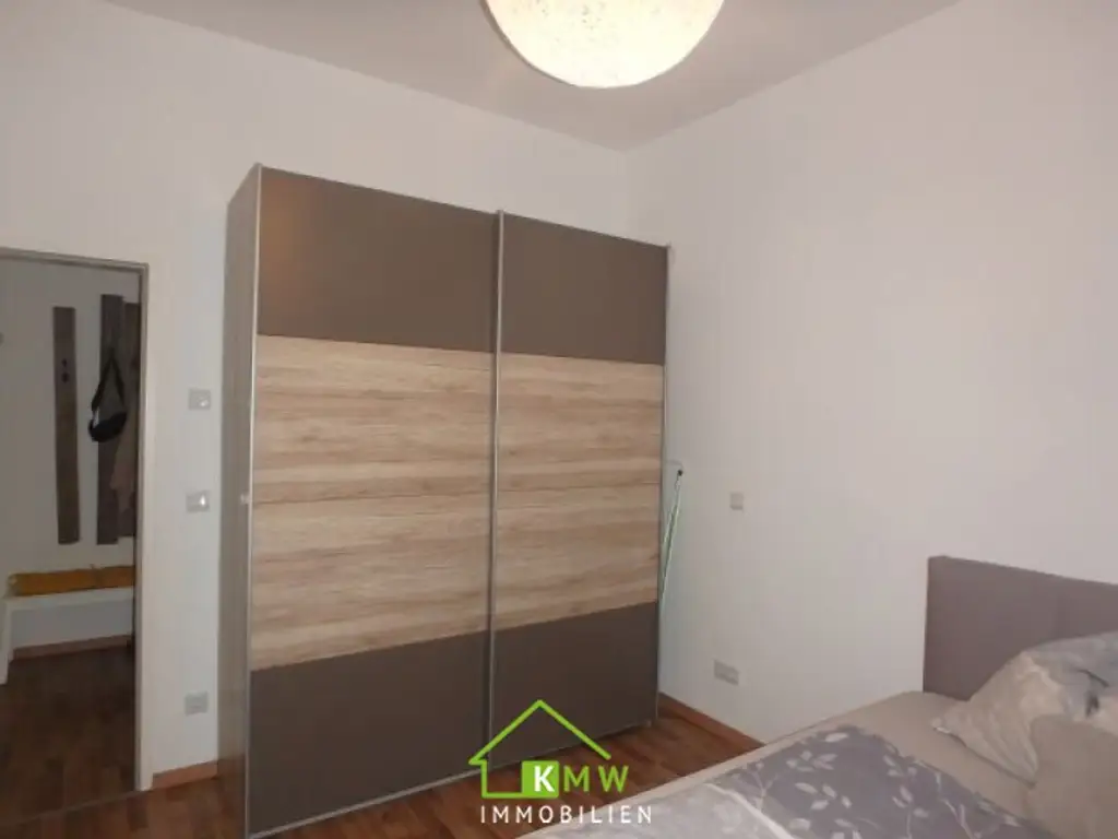 Lichtdurchflutete, moderne 2 Zimmer Wohnung mit Terrasse und 2 Tiefgaragenplätze