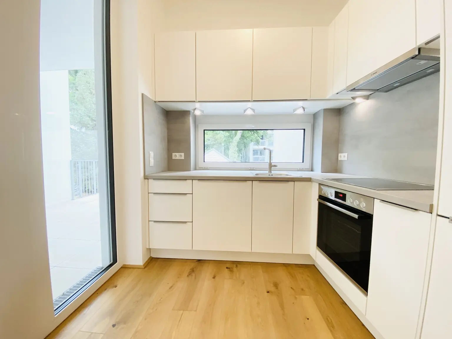 Exklusiver Erstbezug nach Sanierung - 3-Zimmerwohnung mit Freifläche in den ruhigen Innenhof