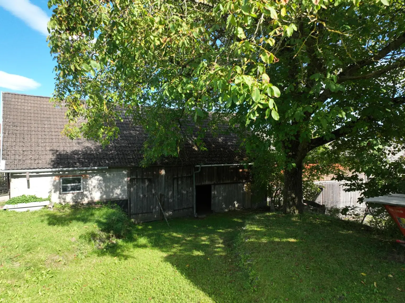 Bauernsacherl mit Nebengebäude