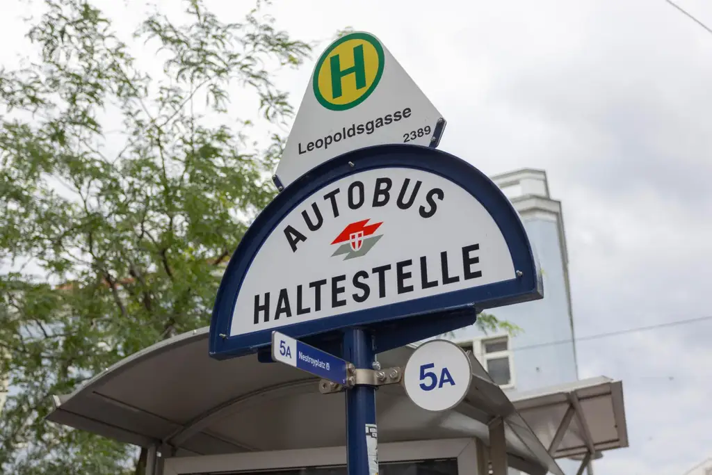 Wohlfühlen im Karmeliterviertel – 2 Zimmer mit Altbauflair