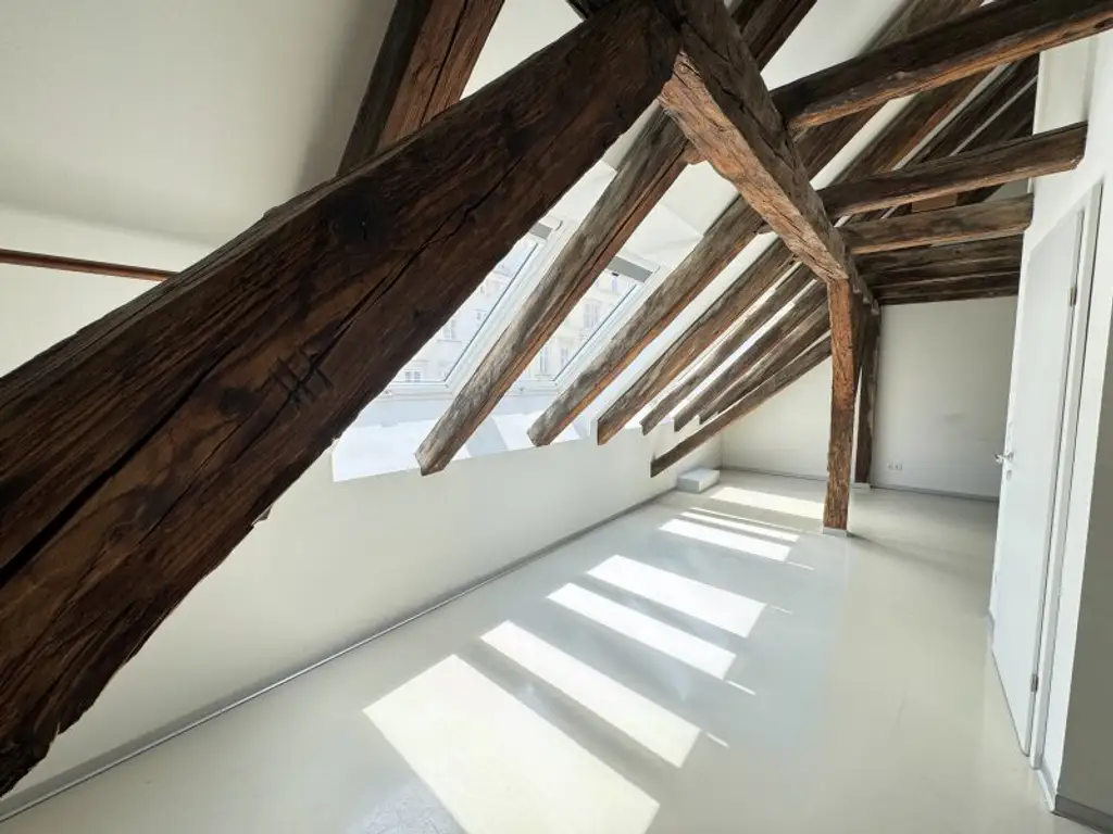 Stilvolle Dachgeschosswohnung - Modernes Wohnen in zentraler Lage!