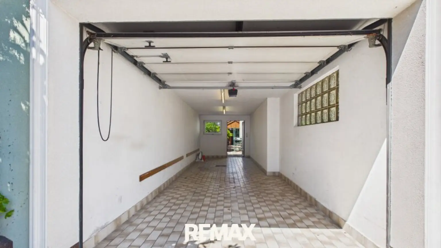 Garage 1