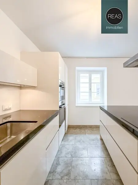 Provisionsfrei: Exklusives Maisonette - Apartment mit Loggia und Terrasse beim Beethoven Museum und Pfarrplatz! Garagen verfügbar!