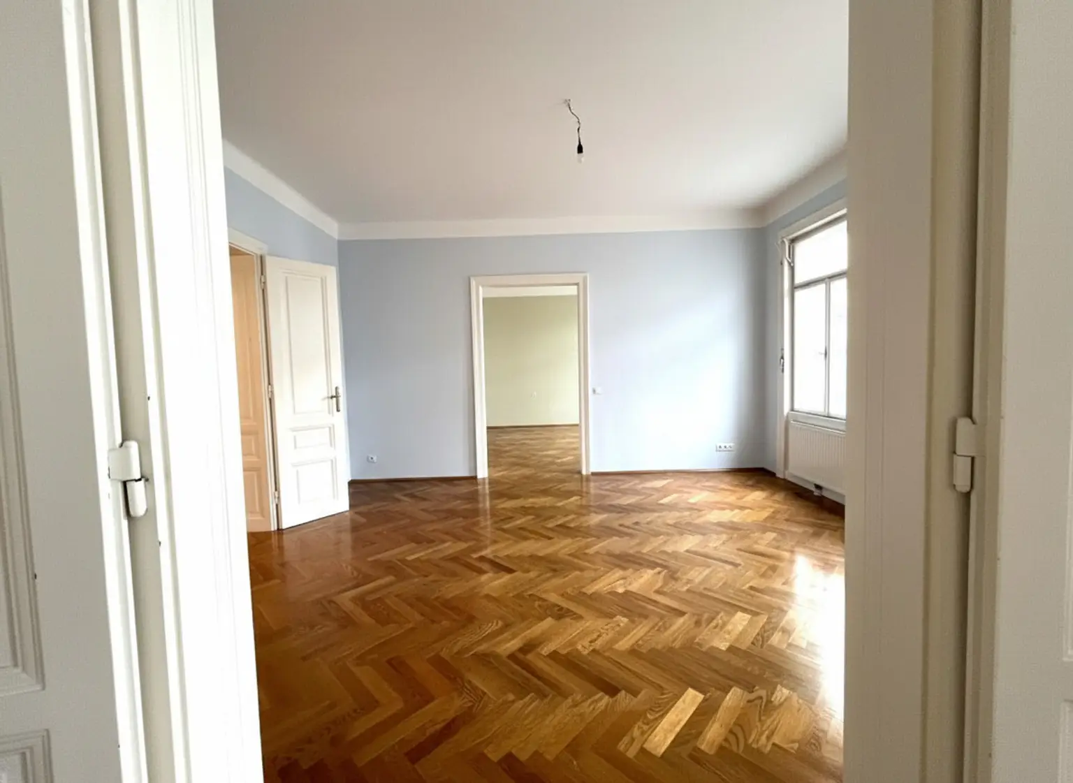 Wohnen in Bestlage: Schöne 4-Zimmer Altbauwohnung