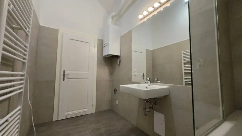 Super zentrale Innenstadtlage - ! ! ! 4.STOCK OHNE LIFT ! ! ! - Top-Zustand und ruhige Innenhofausrichtung