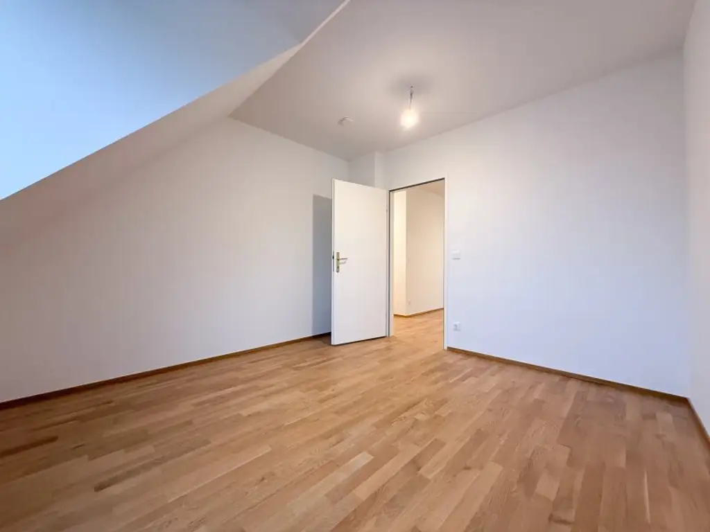TOP ZUSTAND! 2-Zimmer Dachgeschoßwohnung in 1200 Wien mit Lift zu vermieten