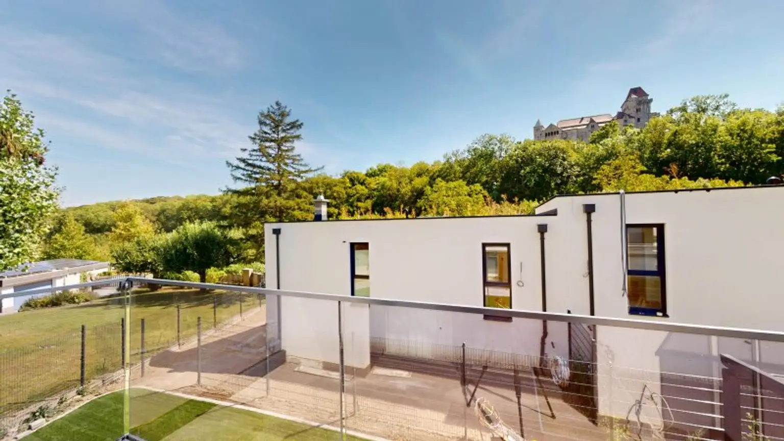 Exklusive Doppelhaushälften mit Traum-Ausblick auf die Burg Liechtenstein – schlüsselfertig mit Terrasse, Garten & Balkon! 4–5 Zimmer für höchste Wohnansprüche!