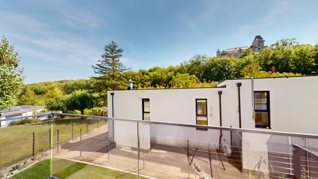 Exklusive Doppelhaushälften mit Traum-Ausblick auf die Burg Liechtenstein – schlüsselfertig mit Terrasse, Garten & Balkon! 4–5 Zimmer für höchste Wohnansprüche!
