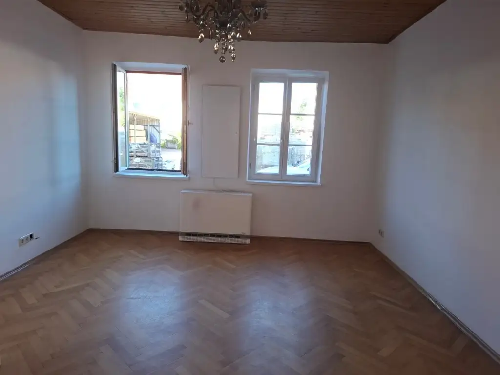 Zentrumsnahe 2-Zimmer-Wohnung mit Küchenblock im Hochparterre eines Wohnhauses in Bruck/Mur zu mieten !