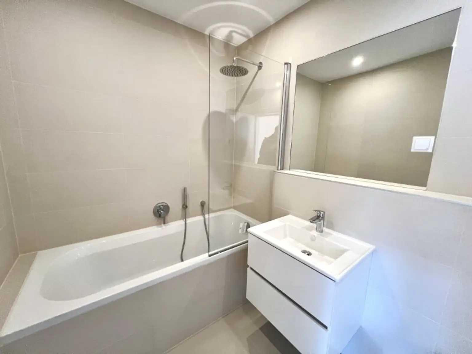 Schöne Dachgeschoss-Maisonette mit 83m², 3 Zimmern & Terrasse in 1180 zu kaufen!!