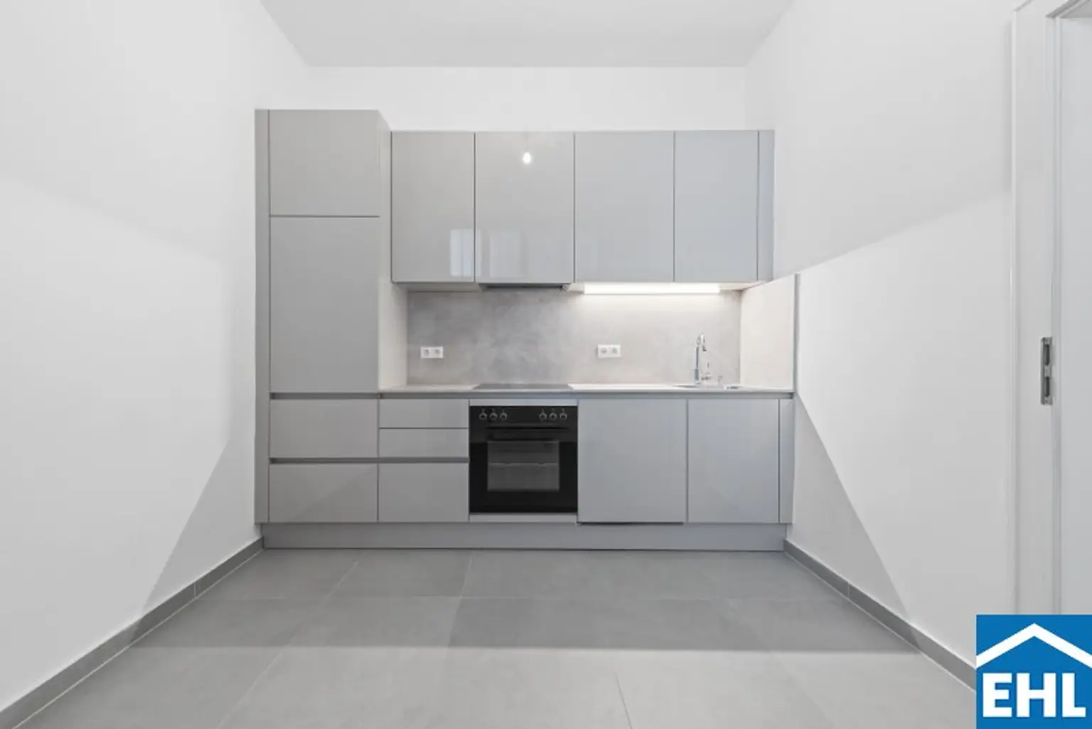 Erstbezug nach Sanierung: Prachtvolle 3 Zimmer-Altbauwohnung Nähe U4 Pilgramgasse