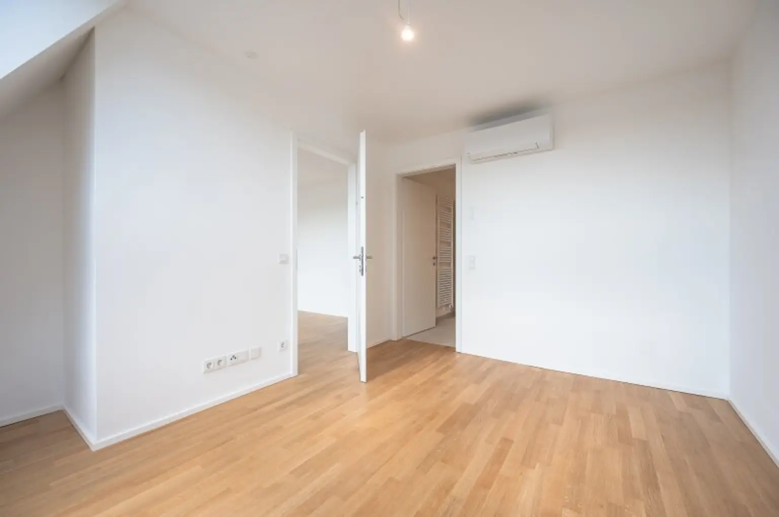 ++MOLLARD 50++ stilvolle 3-Zimmer-Wohnung mitten im Herzen der Stadt (1/29)