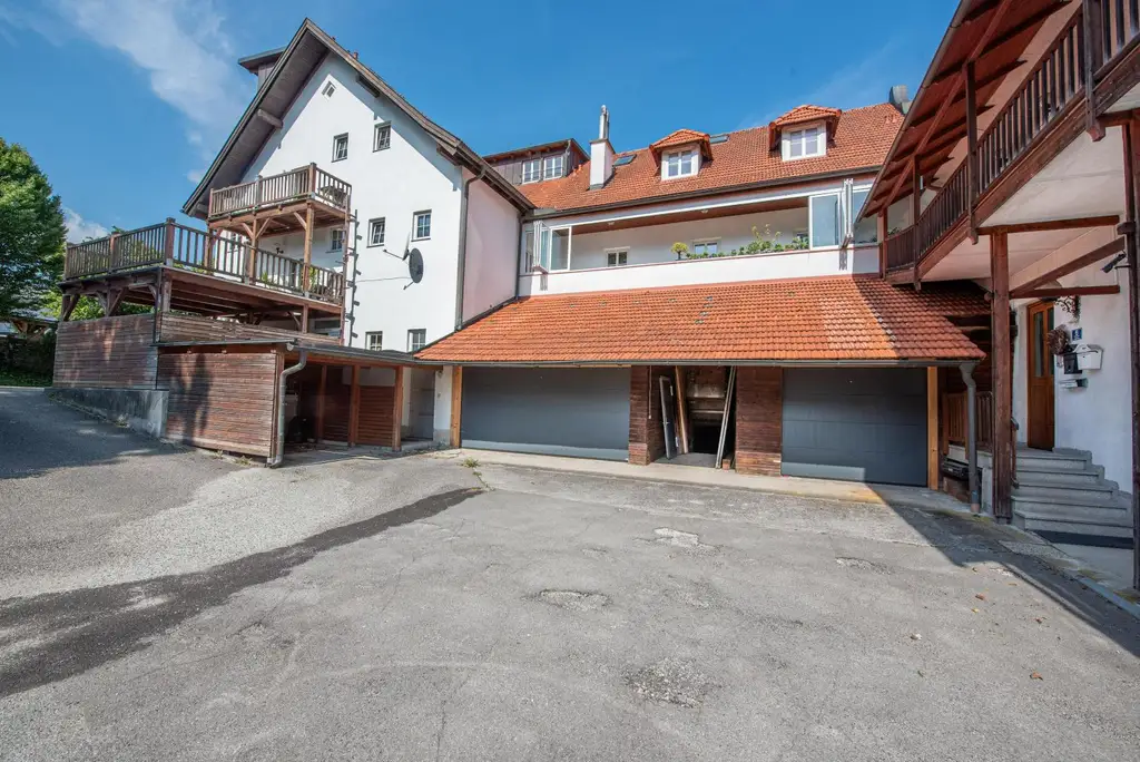 Zwei besondere Wohnungen in historischem Gebäude - 178 m² und 49 m² im Zentrum von Scharnstein mit schönem Ausblick und Garage!