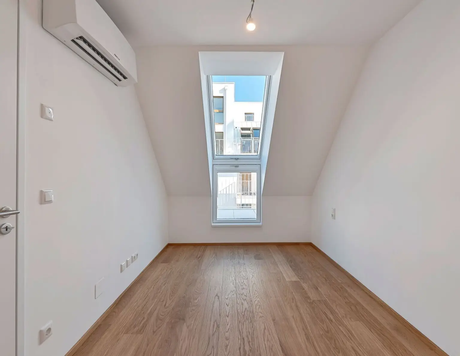 THE TEMPTATION - Vorsorgewohnung - Dachgeschosswohnung mit toller Raumaufteilung - 2 ZI - Großer Balkon