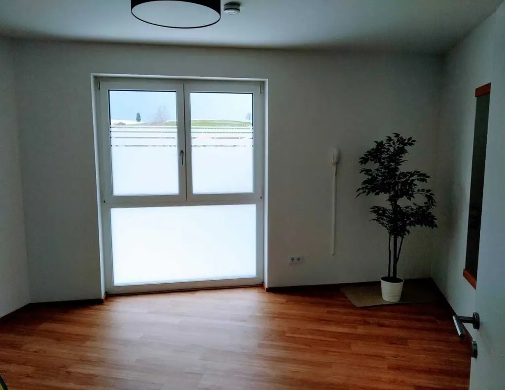 modernes barrierefreies Zinshaus mit großzügigen Freiflächen