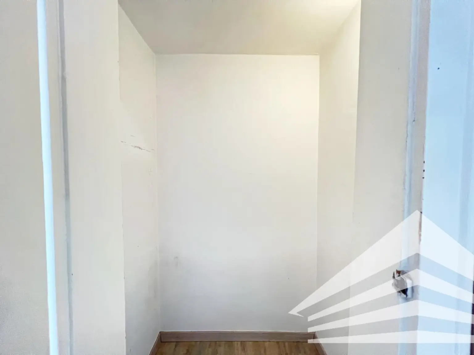 Wunderschöne 3 Zimmer-Altbauwohnung mit Küche und großem Balkon im Linzer Zentrum!