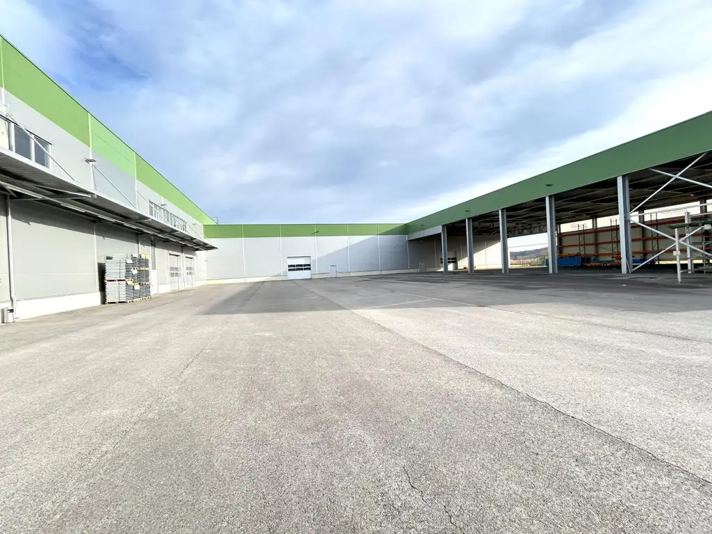 Neuwertige Lagerhalle sowie Produktionsstandort mit Büroflächen