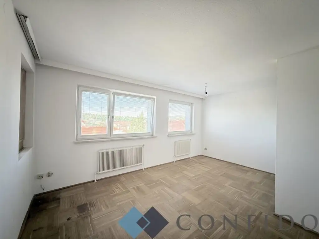 Wohnen nach Wunsch – sanierungsbedürftige 3-Zimmer-Wohnung mit Loggia und Stellplatz