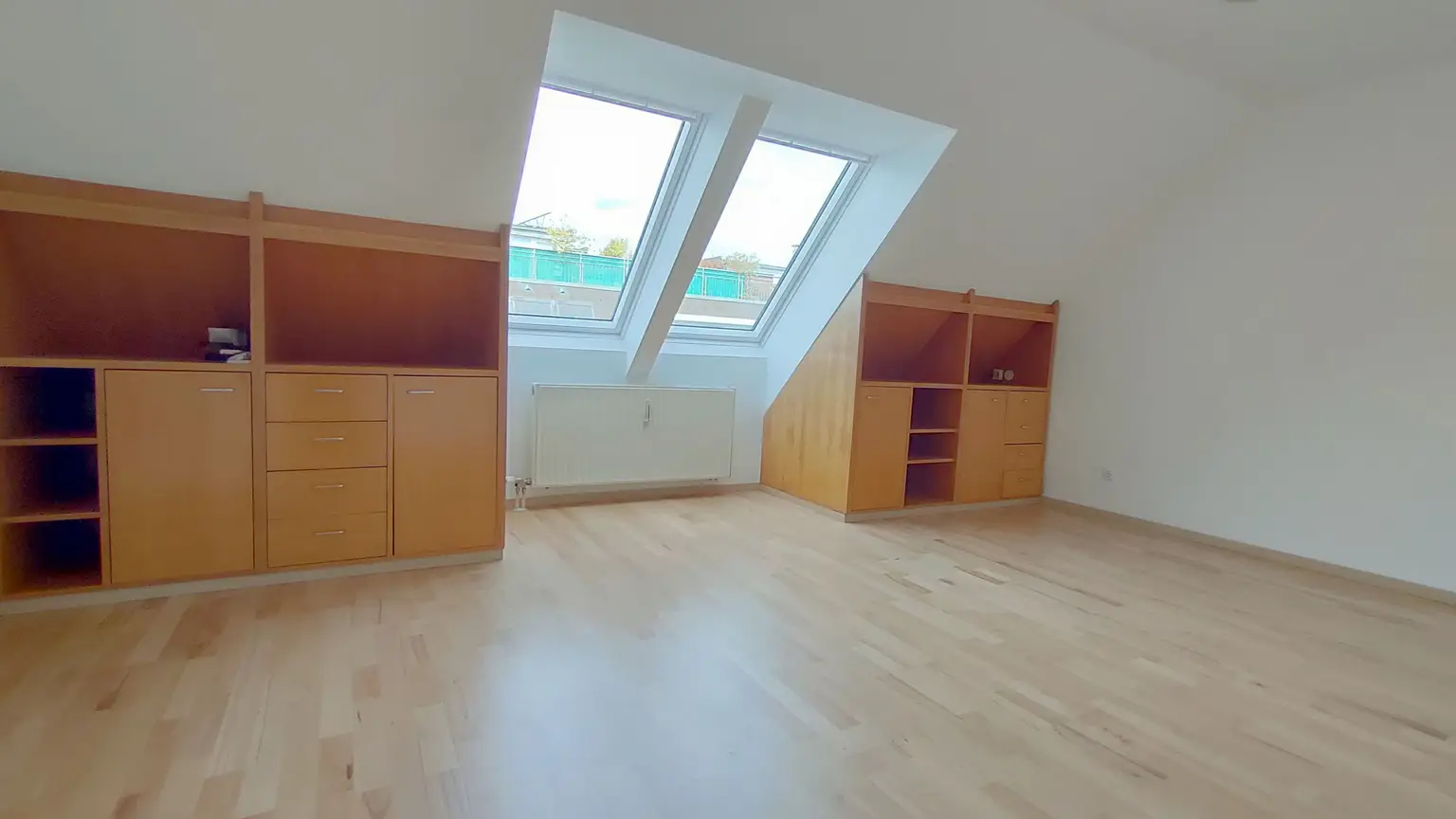 Moderne Dachgeschoß-Garconniere in ruhiger Lage Nähe U4-Unter St. Veit!