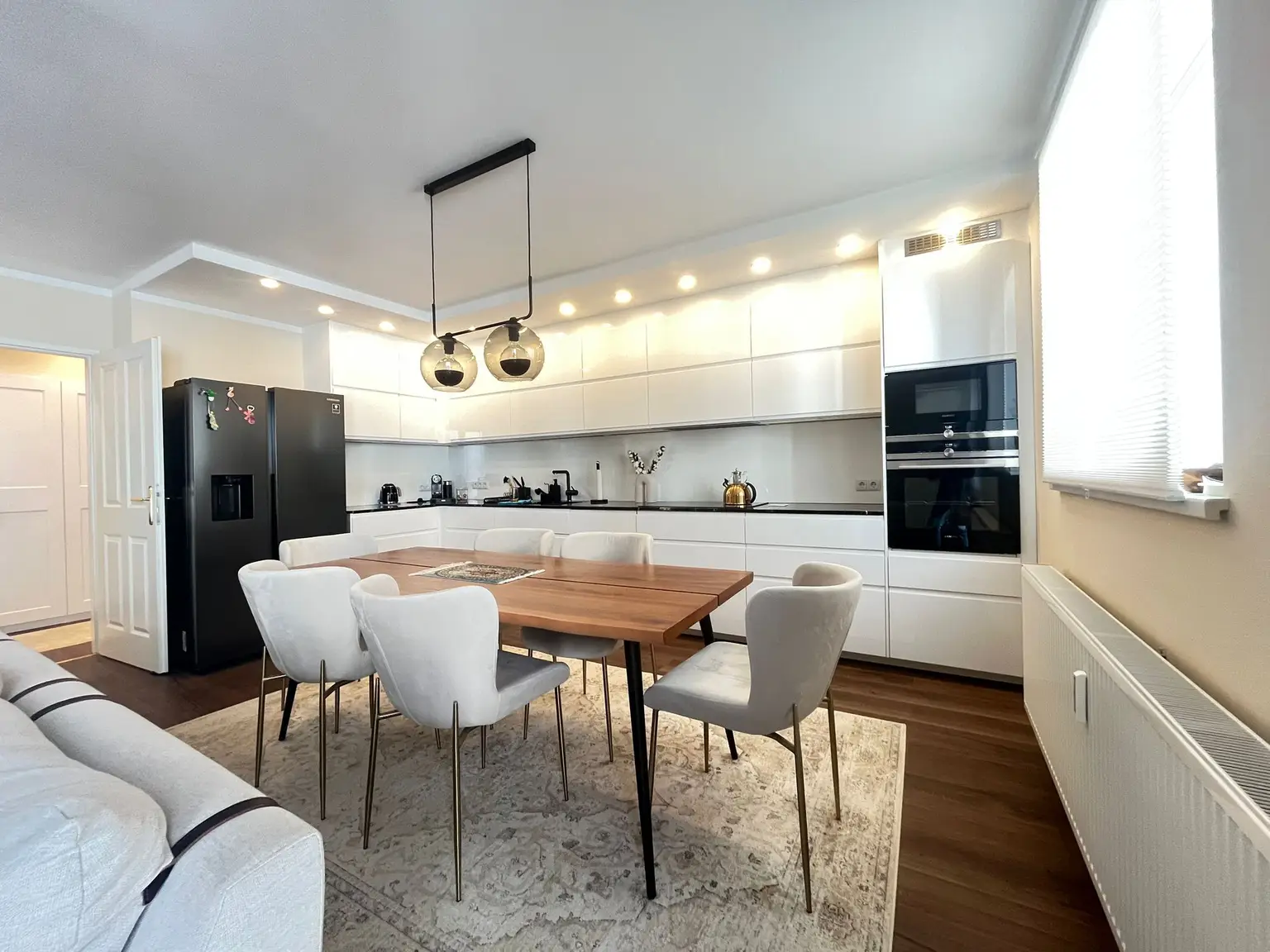 Stilvolle 3-Zimmer-Wohnung in Toplage 1070 – ruhig, renoviert, vollmöbliert und Garagenstellplatz