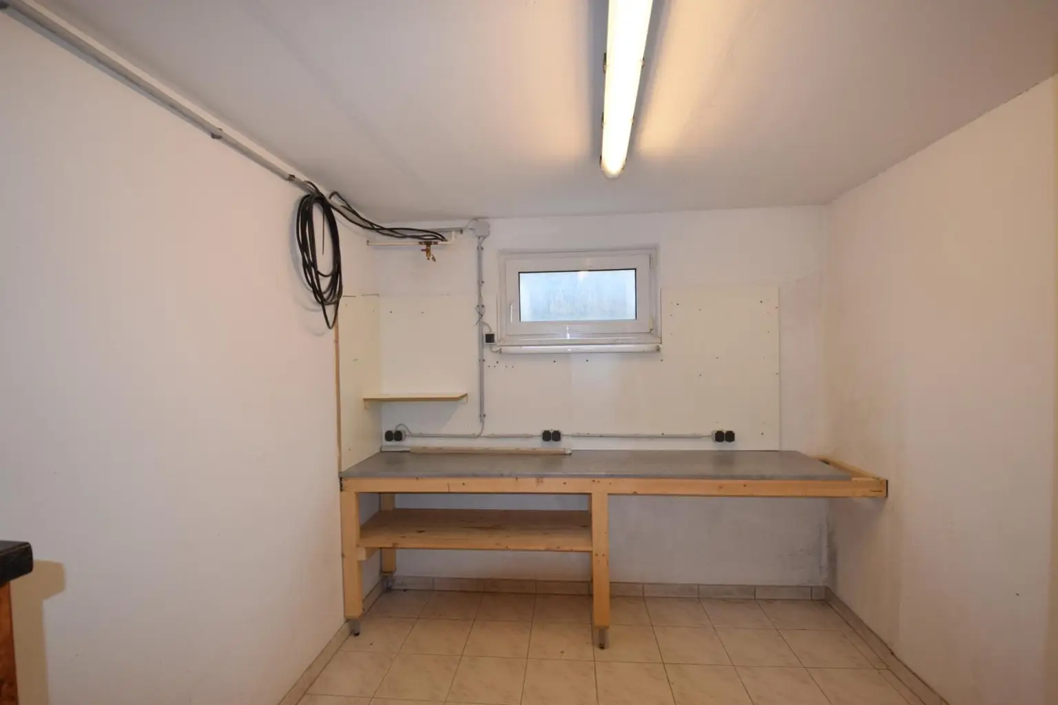 Platzwunder: Wohnung mit Eigengarten, 2 Parkplätzen, Keller & Dachboden
