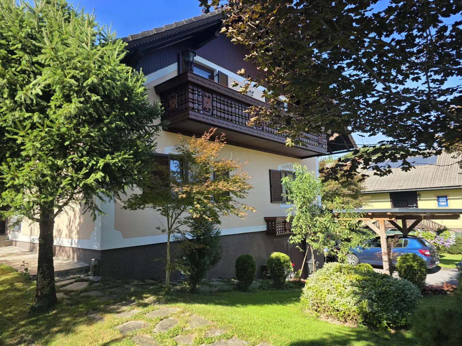 Solides, sauberes, gepflegtes Wohnhaus