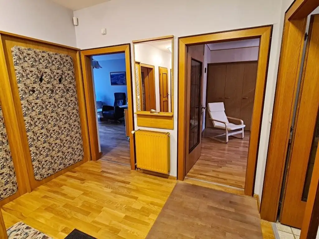 FAMILIENHIT, ENKPLATZ, gepflegte 113 m2 Neubau mit Loggia, 4 Zimmer, Küche, 2 Bäder, teilmöbliert, 3. Liftstock, U3-Nähe