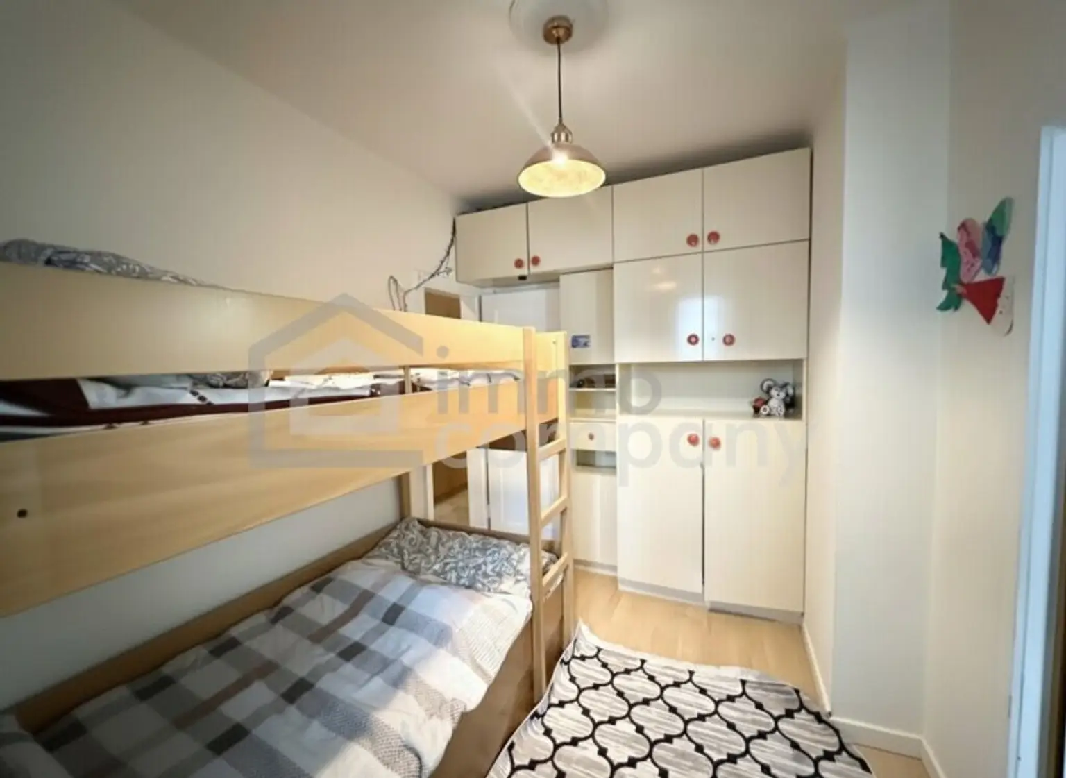 3-Zimmer-Wohnung mit Loggia in U-Bahn Nähe!