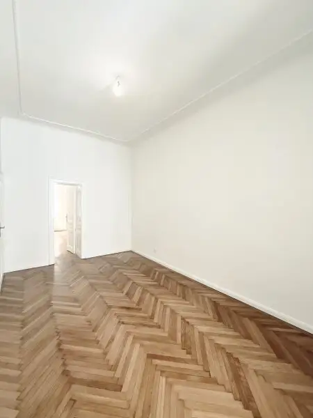 Wohnung in Wiener Bestlage | Frisch Saniert - in Erstbezugszustand! | Völlige Ruhelage im Innenhof