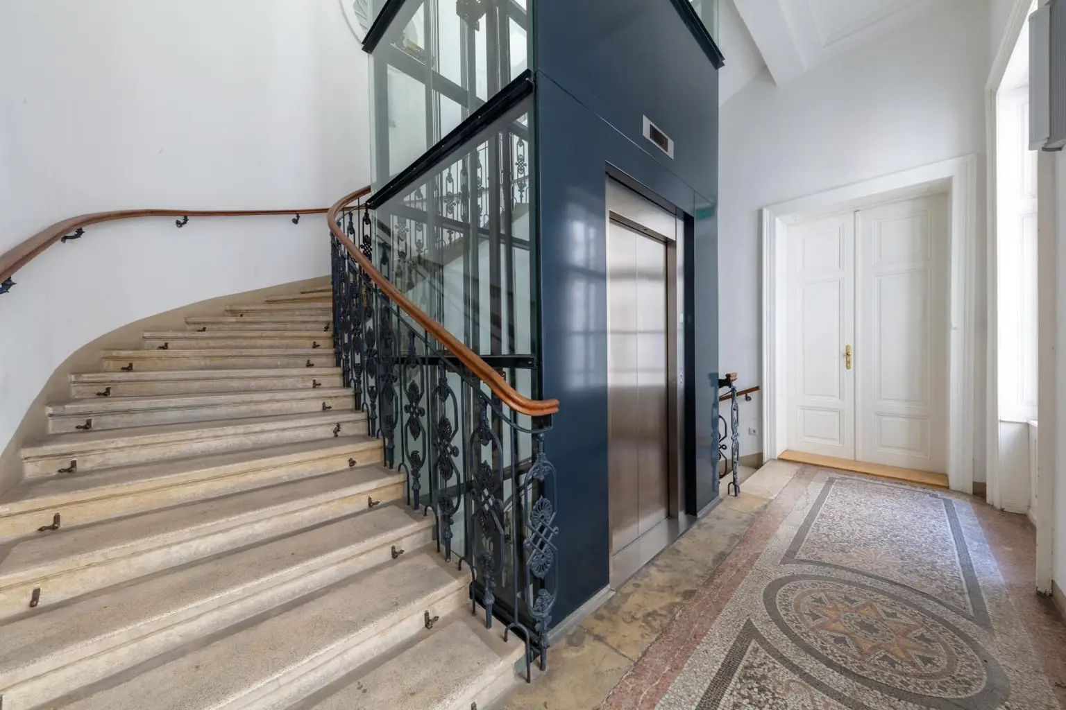 Stadthaus im Dach: Palais-Charme auf drei Etagen