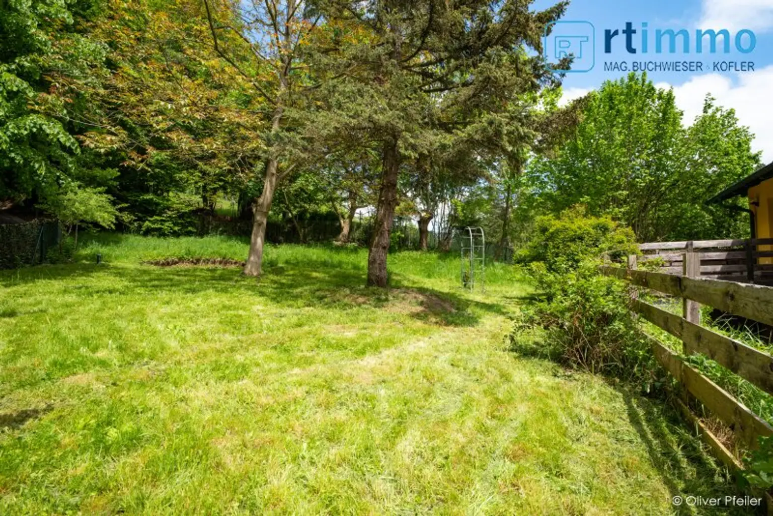 HELLE UND GROSSZÜGIGE 4 ZIMMERWOHNUNG IN IDYLLISCHER LAGE  MIT GARTEN UND GARAGENPLATZ- PROVISIONSFREI