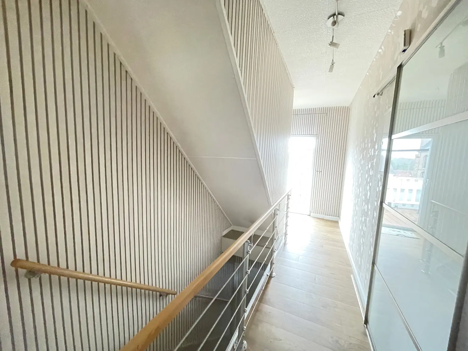 Flur (OG) mit Blick zum Balkon