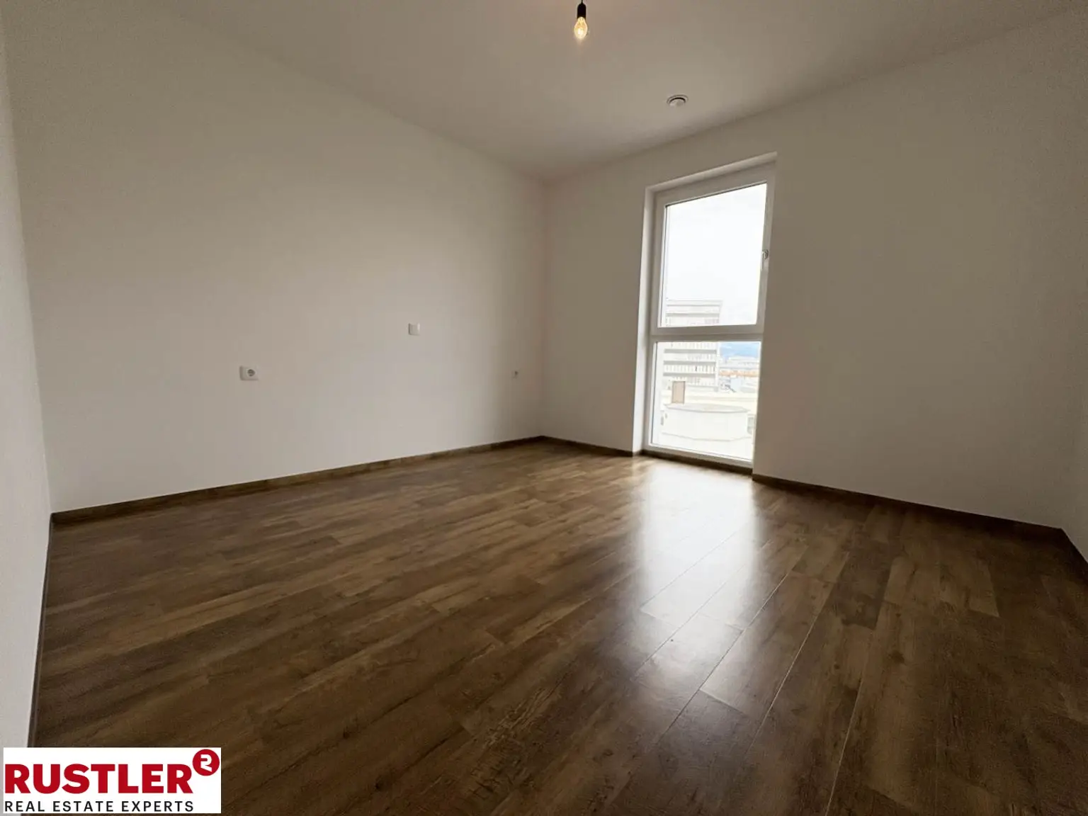 Herrliche große Wohnung mit Aussicht & Loggia