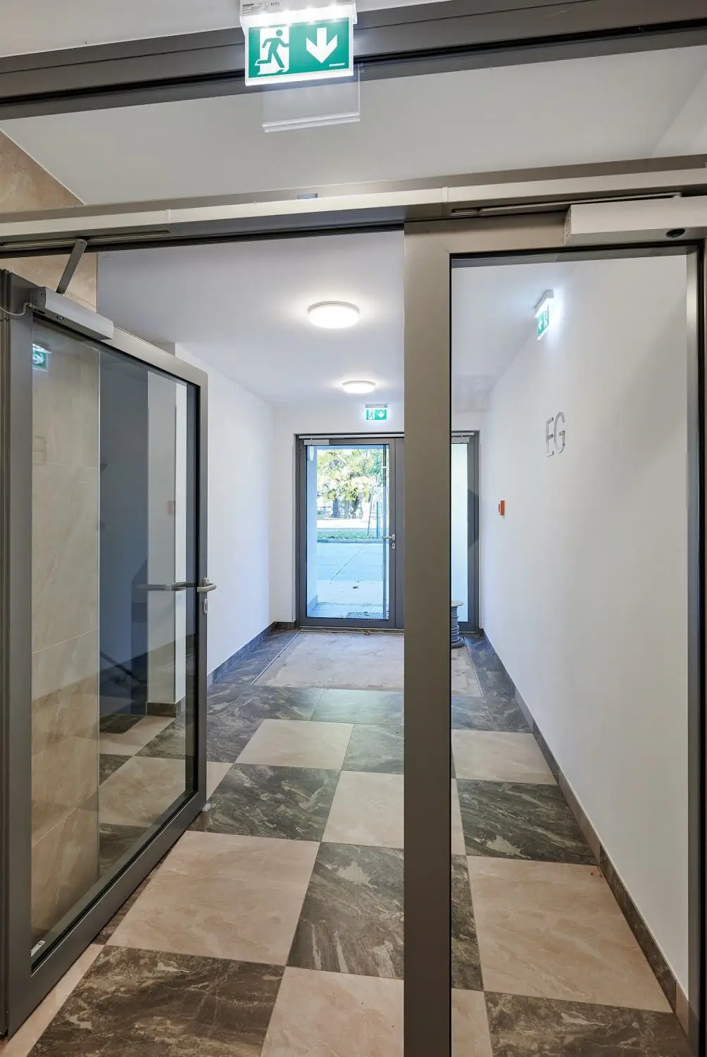 ERSTBEZUG!  4-Zimmer-Wohnung mit Balkon und Parkblick nahe der Donau!