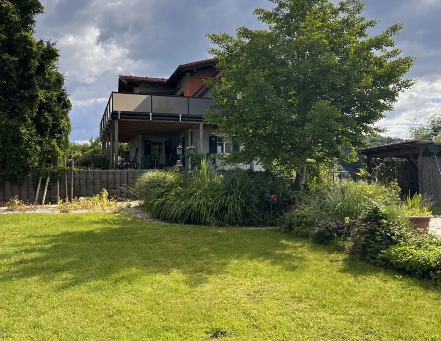 Ruhig gelegenes Wohnhaus für Naturliebhaber mit viel Platz zum Genießen.
