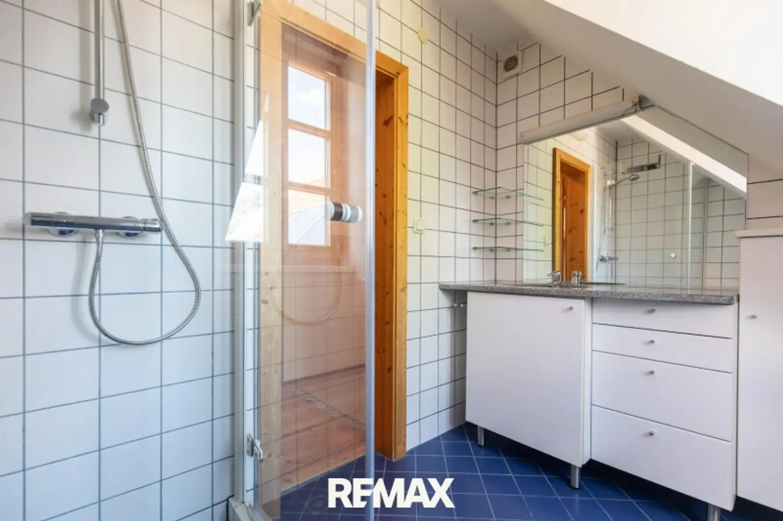 Landhaus Neusiedl See, Dusche OG