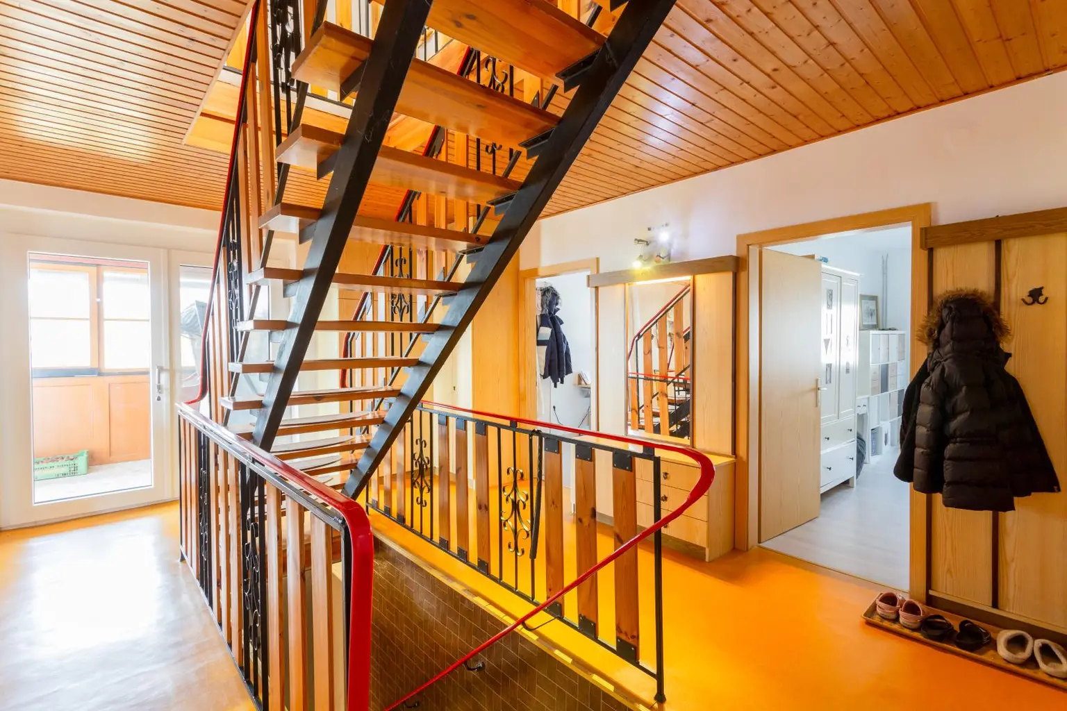 EG_Diele_zentrale Treppe