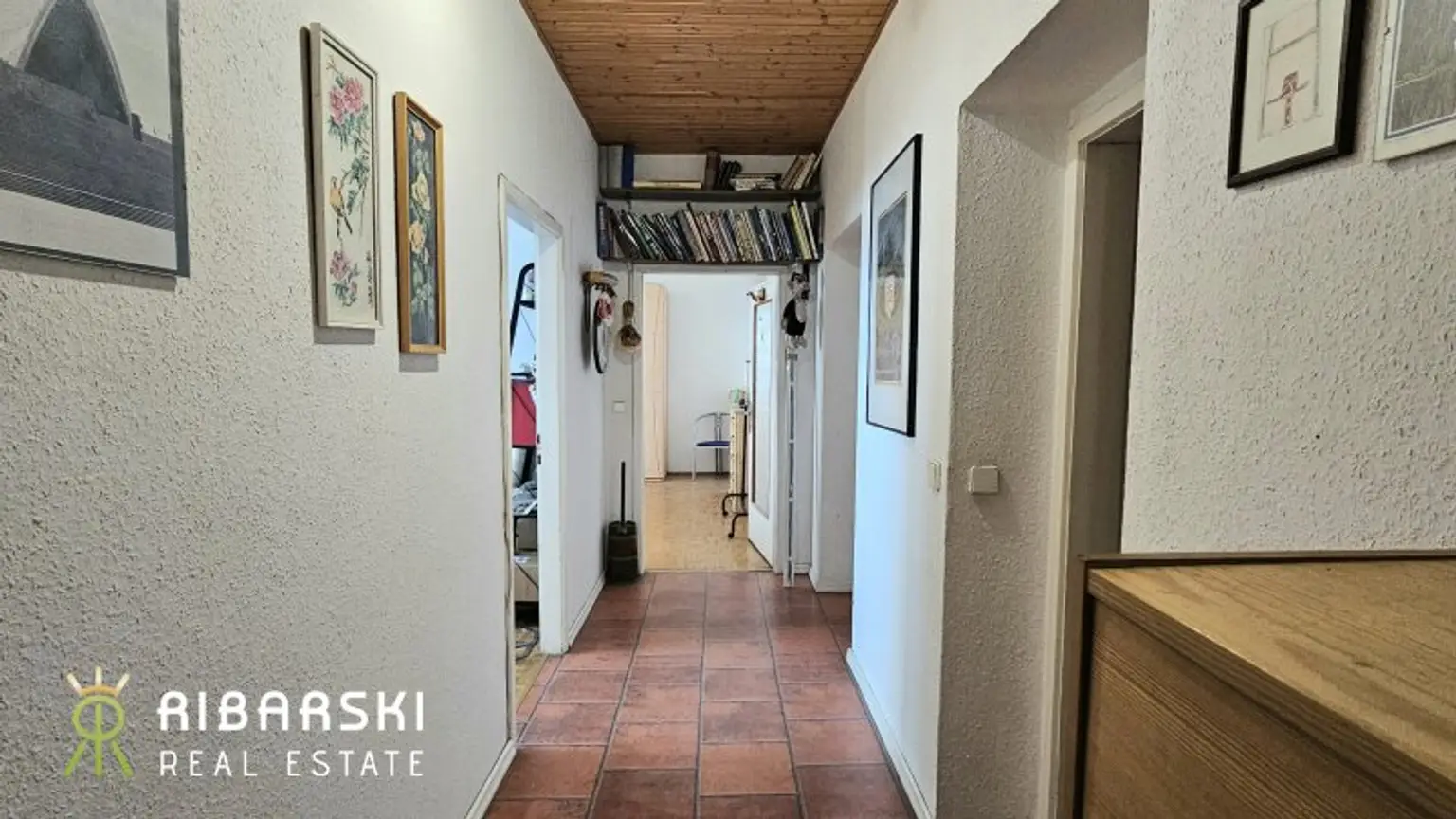 Fast wie ein Penthouse der 70er Jahre - großzügige Wohnung mit 4 Zimmern und drei Loggien - Garage inklusive