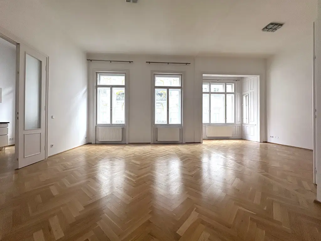 Großzügige 3 Zimmer Wohnung I Altbau