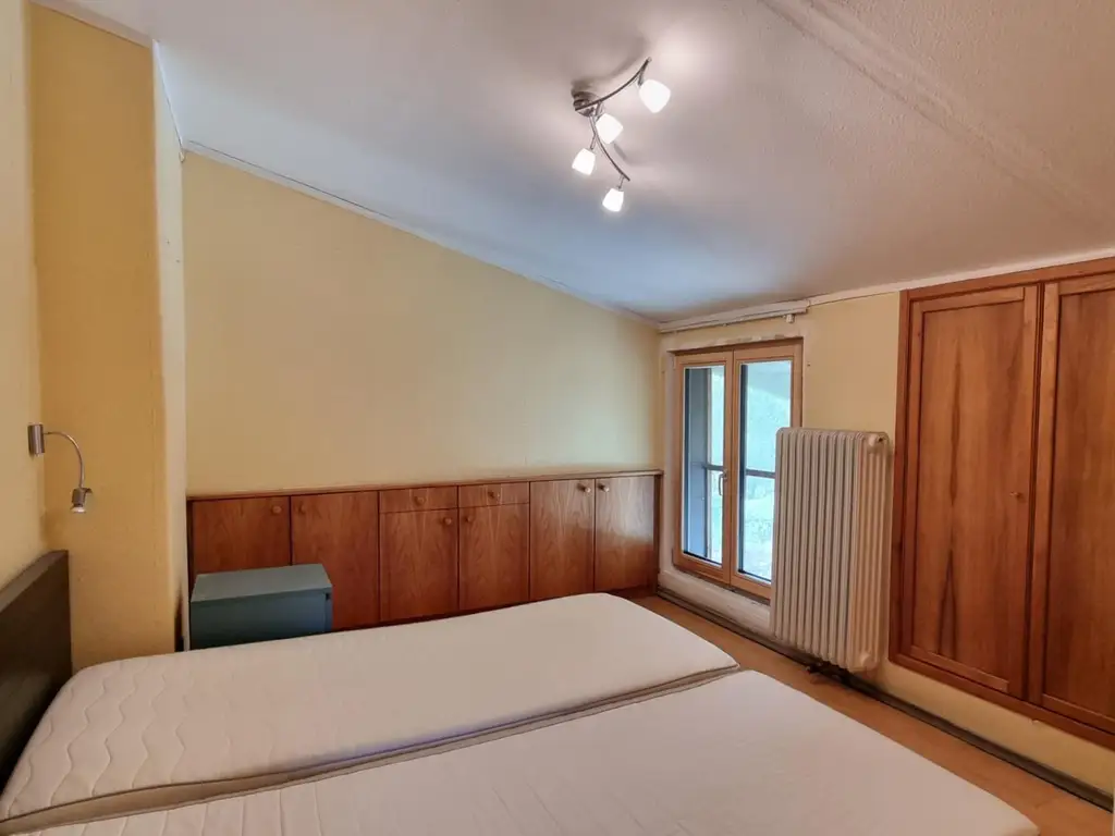 GERÄUMIGES EIN / ZWEIFAMILIENHAUS IN SONNIGER LAGE
