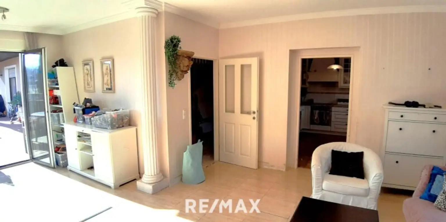 Wohnz. Tür z. Vorzimmer und Küche