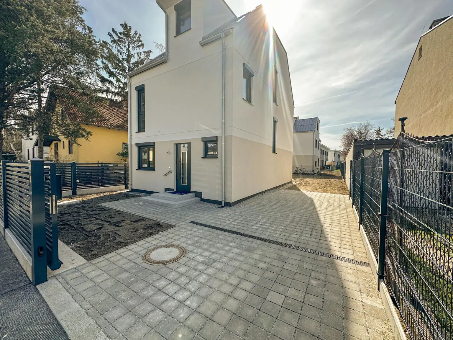 Straßenansicht-Einfahrt