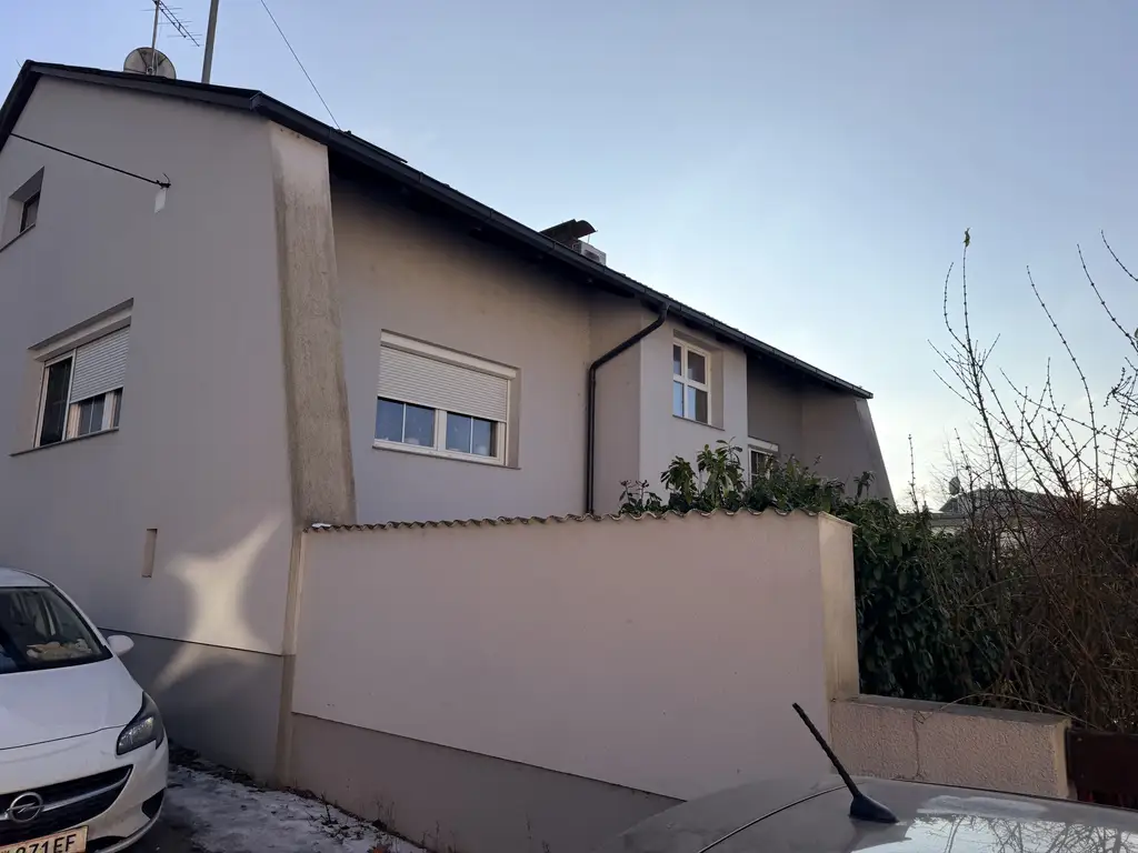 Traumhaftes Mehrfamilienhaus in Mistelbach – 3 Wohneinheiten, top gepflegt, mit Stadtblick und Weinkeller!