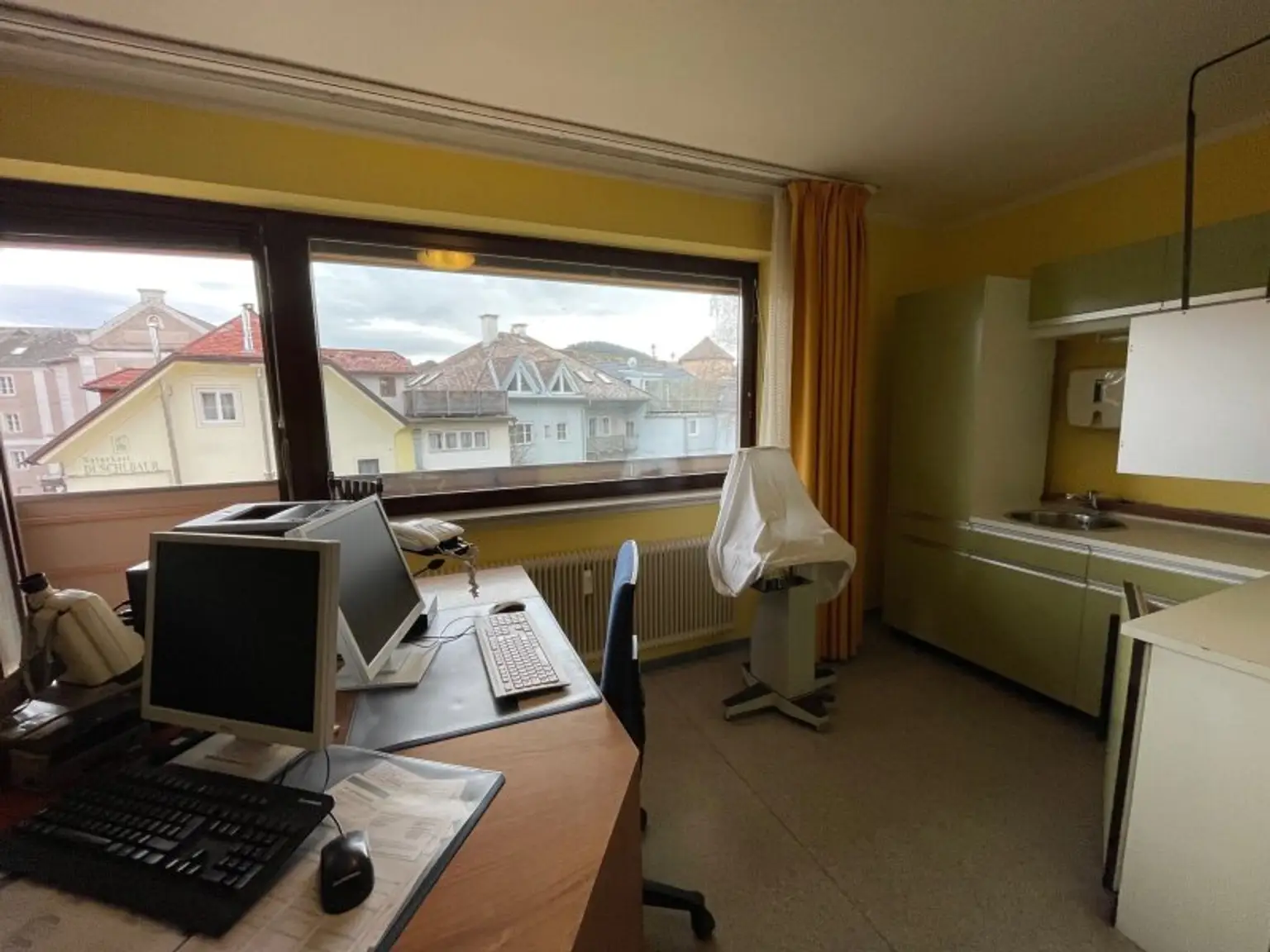 Günstig - Helles Büro oder auch Eigentumswohnung in Zentraler Lage!