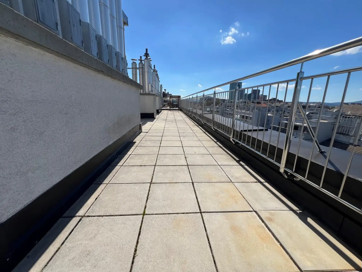 8 | MODERNE Dachgeschosswohnung - Top Zustand, Terrasse mit Ausblick | Prima Service Immobilien