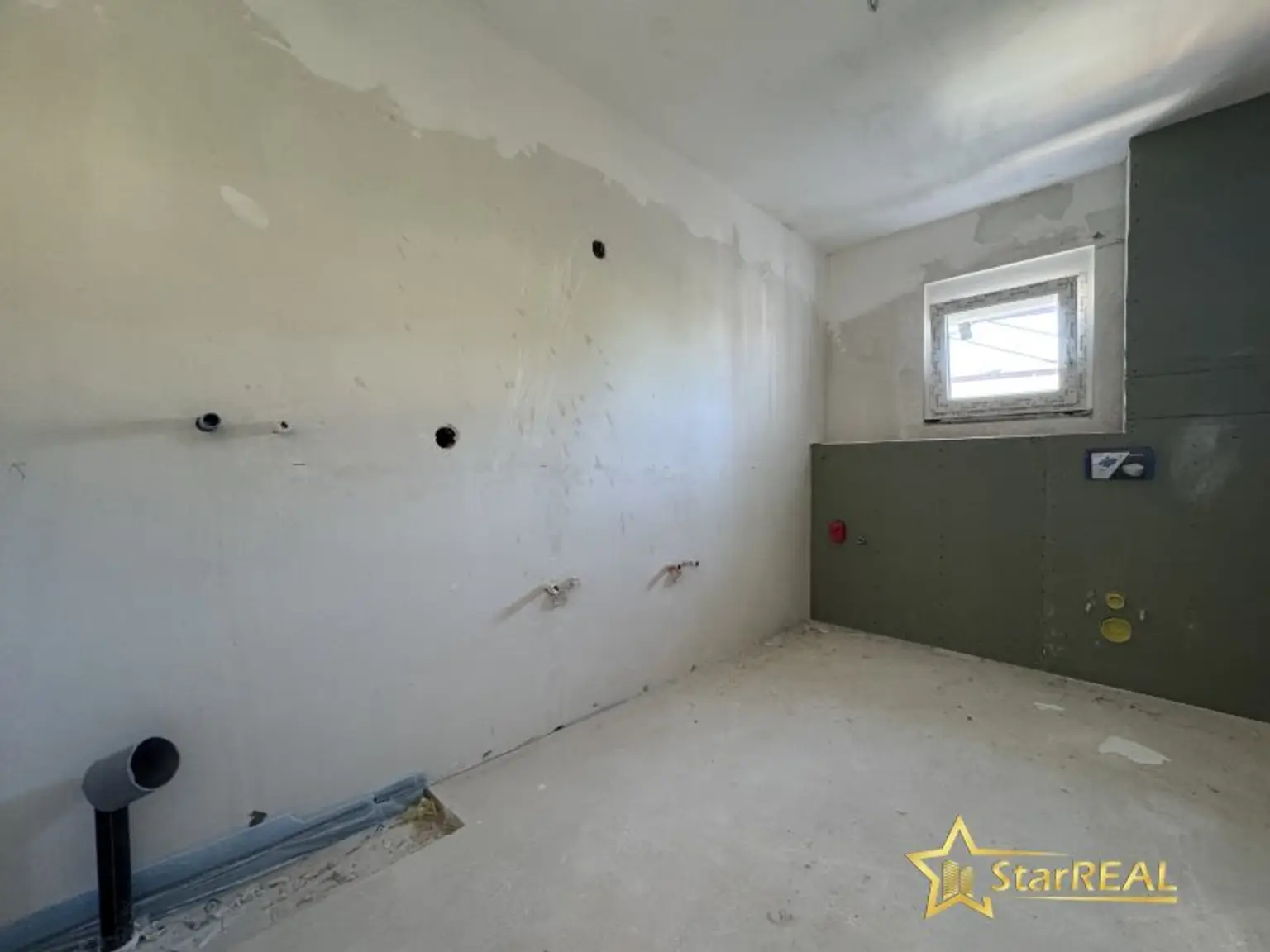 NOCH 1 EINZELHAUS (SCHLÜSSELFERTIG) FREI! 5 ZIMMER/ 3 BADEZIMMER/ 3 TOILETTEN. INKLUSIVE STELLPLATZ.