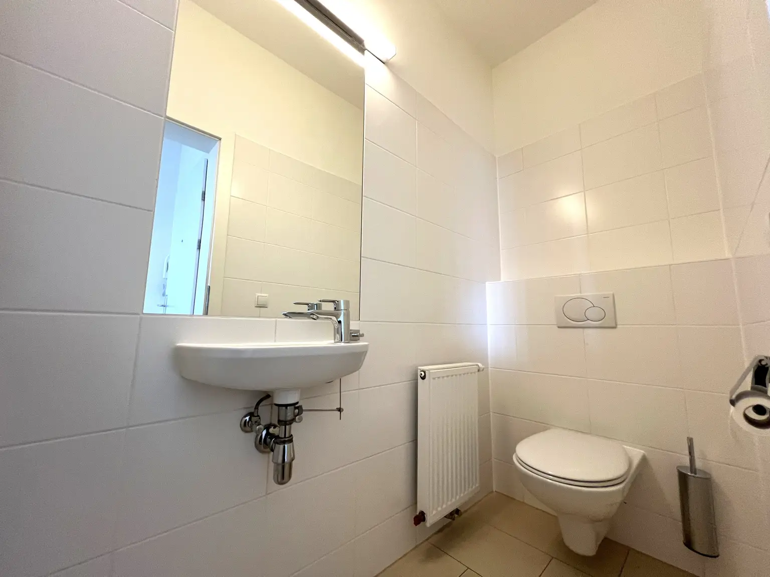 TOP LAGE: Moderne, ruhige und klimatisierte Dachgeschoss-Wohnung mit Terrasse / TOP LOCATION: Modern, quiet and air-conditioned apartment with terrace