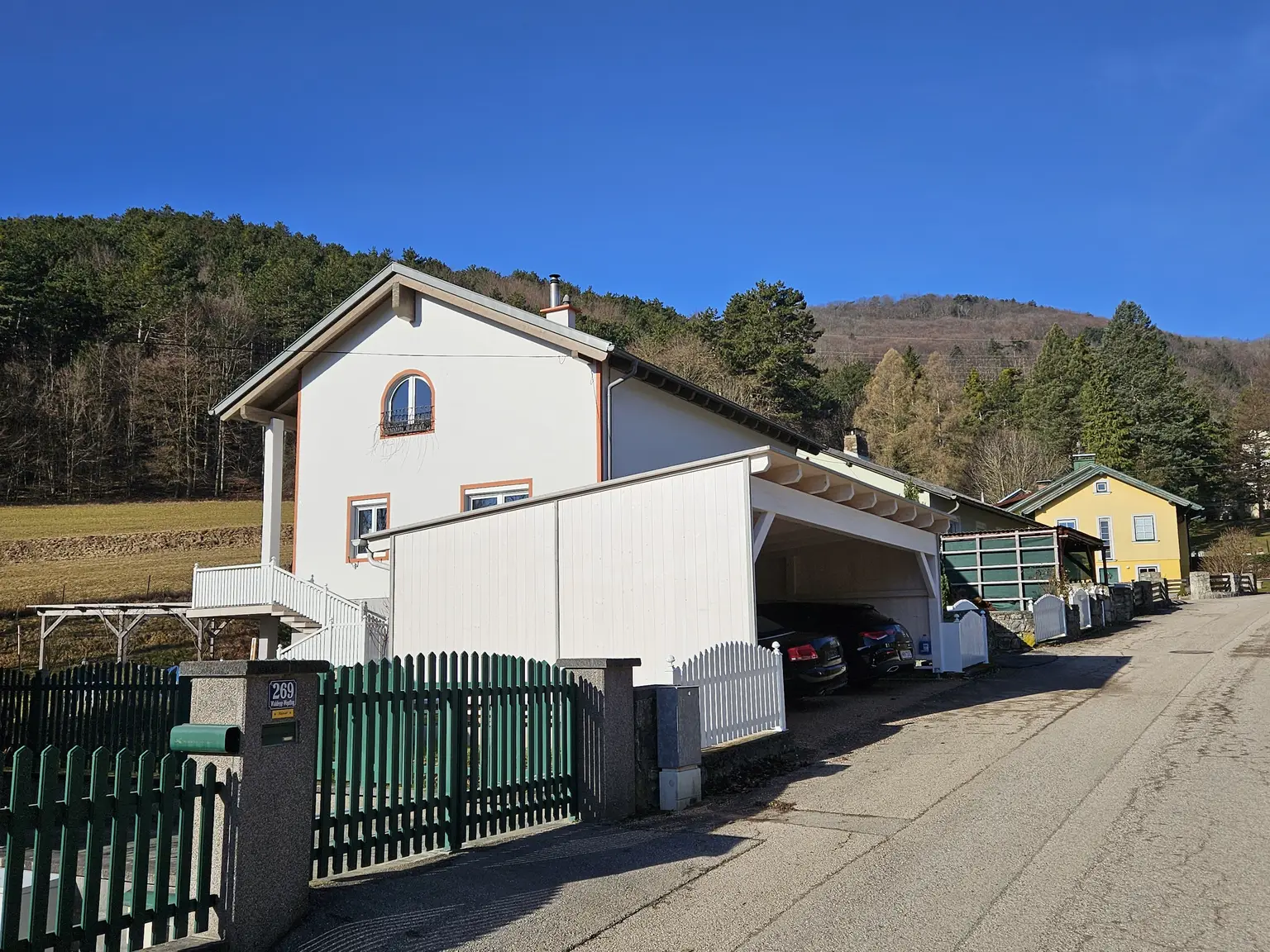 Modernisiertes Einfamilienhaus mit 1.057m² Grundstück, Luftwärmepumpe & PV-Anlage in ruhiger Ortsrandlage von Wopfing
