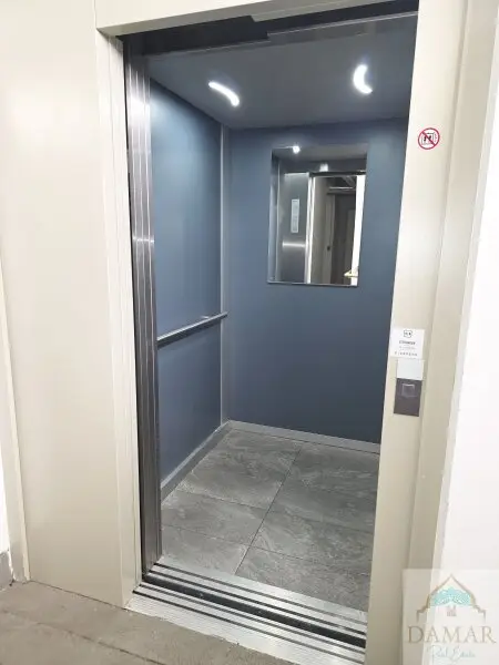 Den Arbeitsalltag im eigenen Whirlpool auf der riesigen Dachterrasse vergessen und die Seele baumeln lassen!